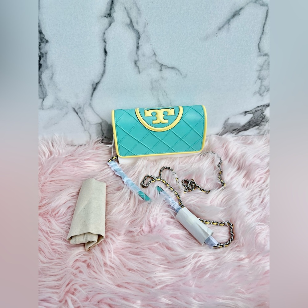 ❌SOLD❌ TORY BURCH FLEMING SOFT PATENT BORDER CHAIN WALLET